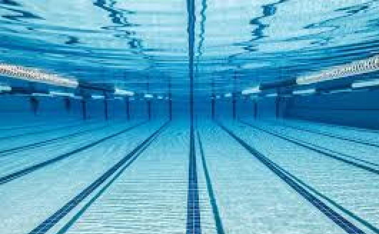 Mencia quiere ser la primera en nadar los 1.500 libres con más de 80 años