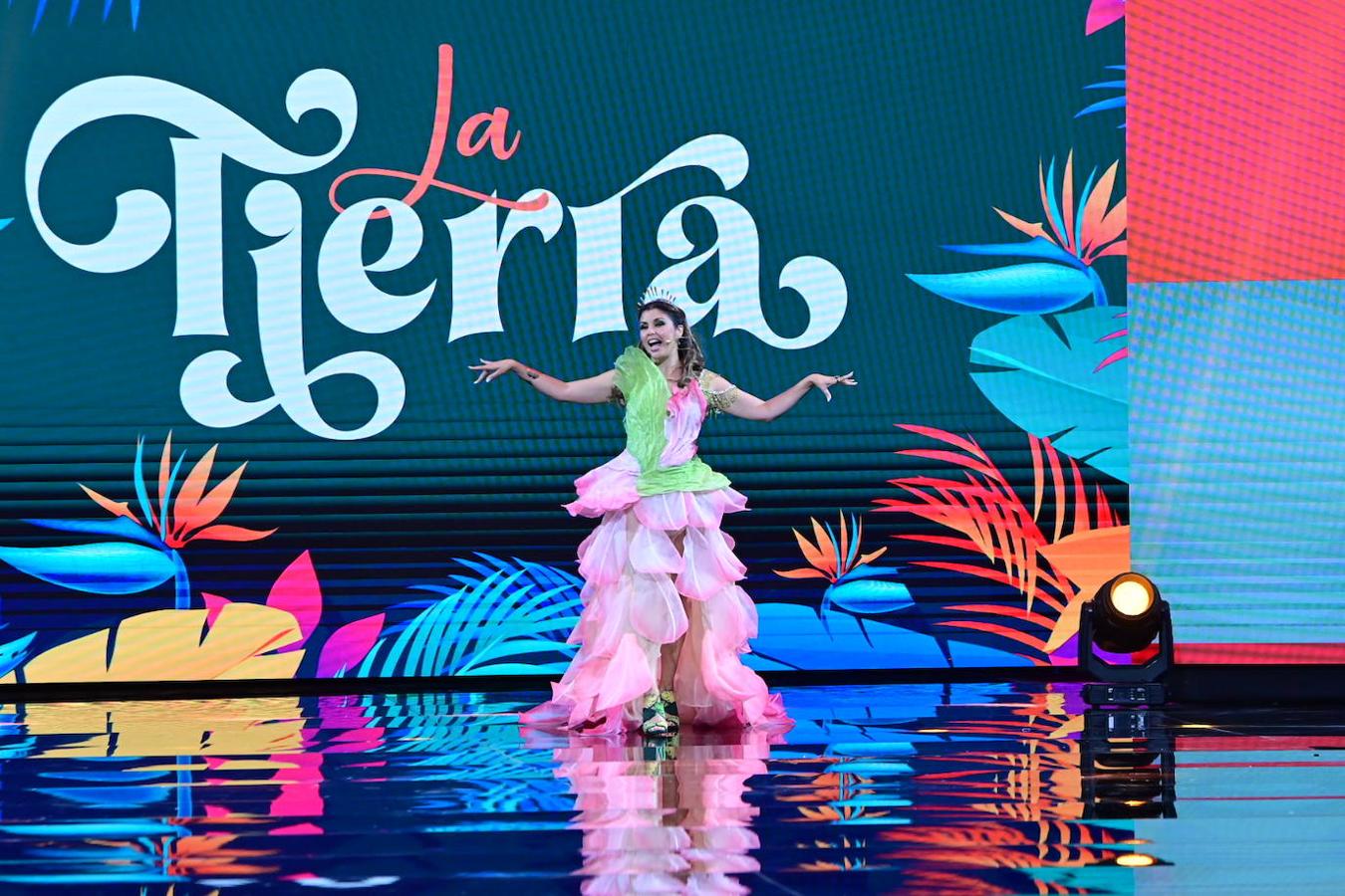 El carnaval 2022 de Las Palmas de Gran Canaria comenzó anoche a dar sus primeros pasos con la elección de su alegoría. La Tierra se impuso a las otras dos temáticas en liza al lograr el respaldo mayoritario de los jurados.