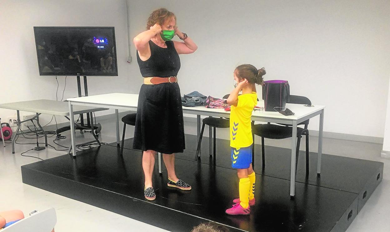 En el último campus de la UD, los niños aprendieron hábitos de higiene personal para evitar contagios, como el quitarse y ponerse correctamente la mascarilla. 