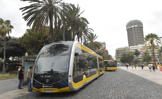 Guagua eléctrica en el parque de Santa Catalina. 