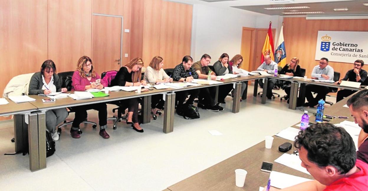 Imagen de archivo de la mesa sectorial de Sanidad en la que se aprobó el acuerdo de decreto de una OPE 2018. 