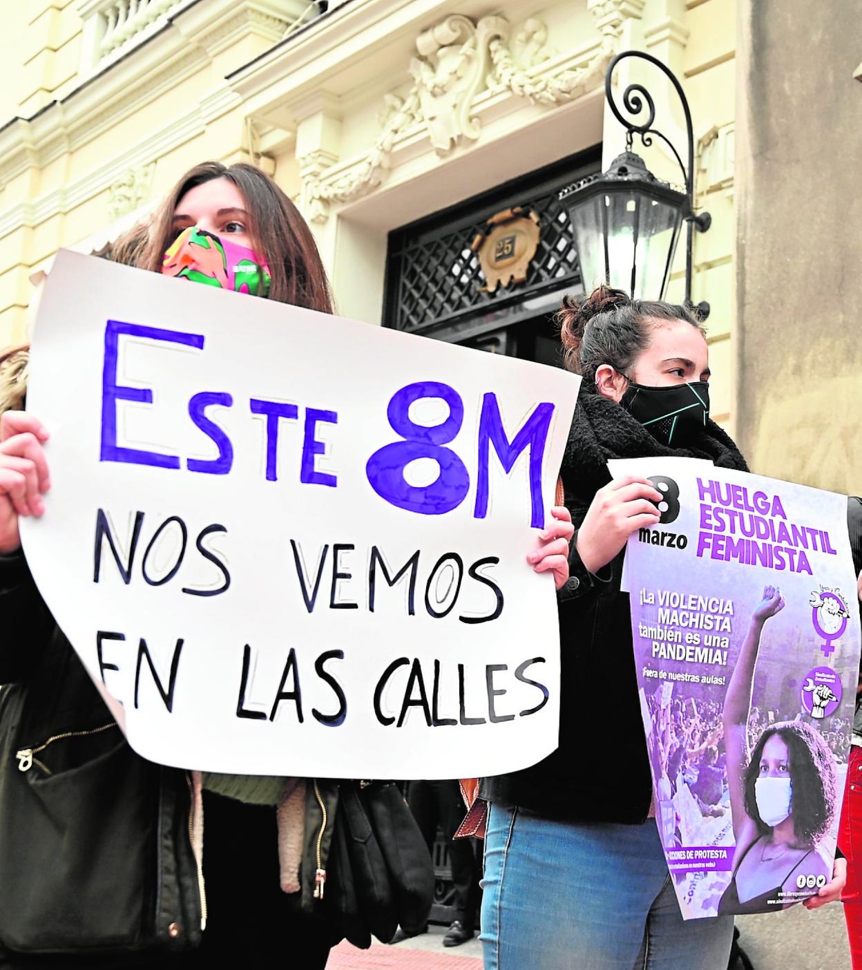 Acto de un colectivo de estudiantes para responder ante la decisión de prohibir las concentraciones en Madrid. 