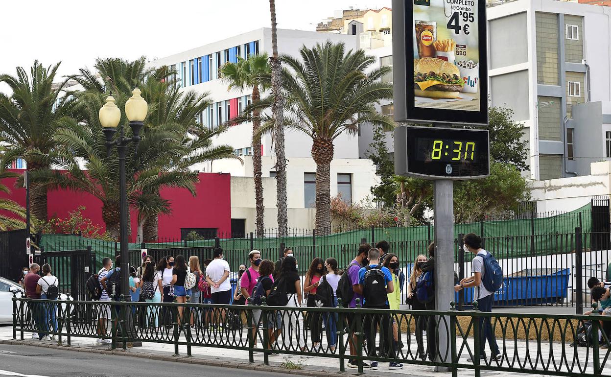 El STEC-IC llama a la huelga el 15M al profesorado afectado por la OPE 2021