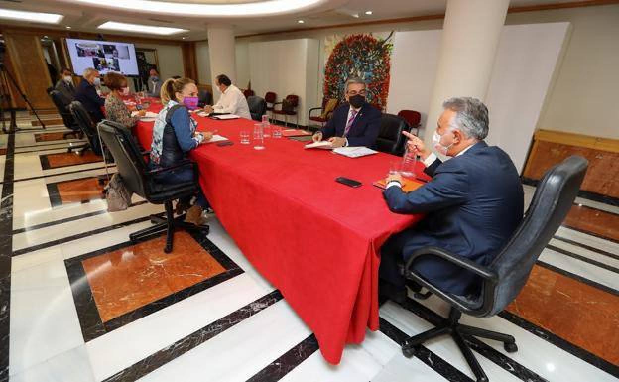 Imagen de archivo de un consejo de Gobierno. 