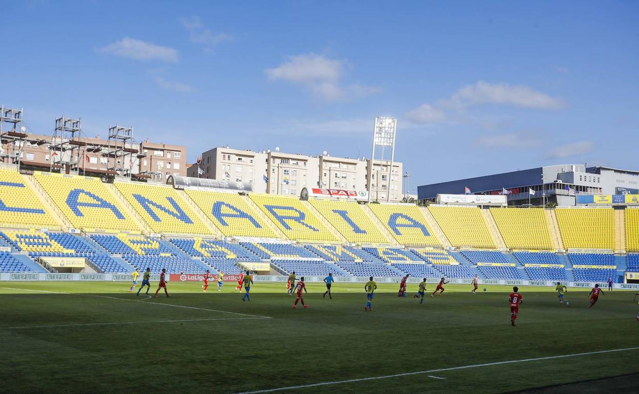 Esta es la panorámica habitual de los partidos de la UD en casa: un Gran Canaria vacío en su inmensidad.