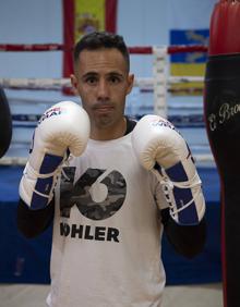 Imagen secundaria 2 - 1. Juan Espino, en los actos promocionales de su última pelea celebrada en septiembre pasado en Abu Dabi 2. Carla Suárez, durante su tratamiento tras serle detectado un cáncer 3. Zeus de Armas.