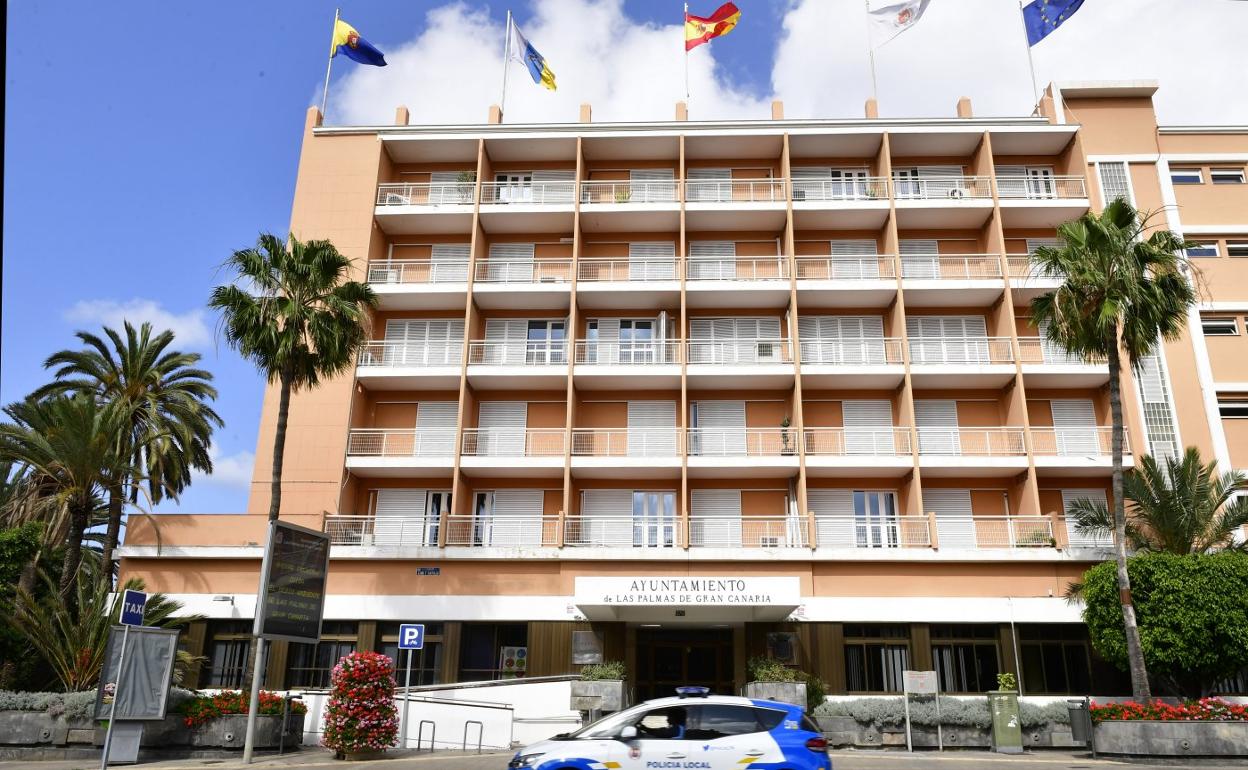 Vista de las oficinas municipales en la calle León y Castillo. 