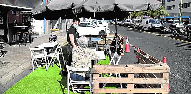 Los hosteleros registran más de 30 peticiones para instalar terrazas exprés en la ciudad