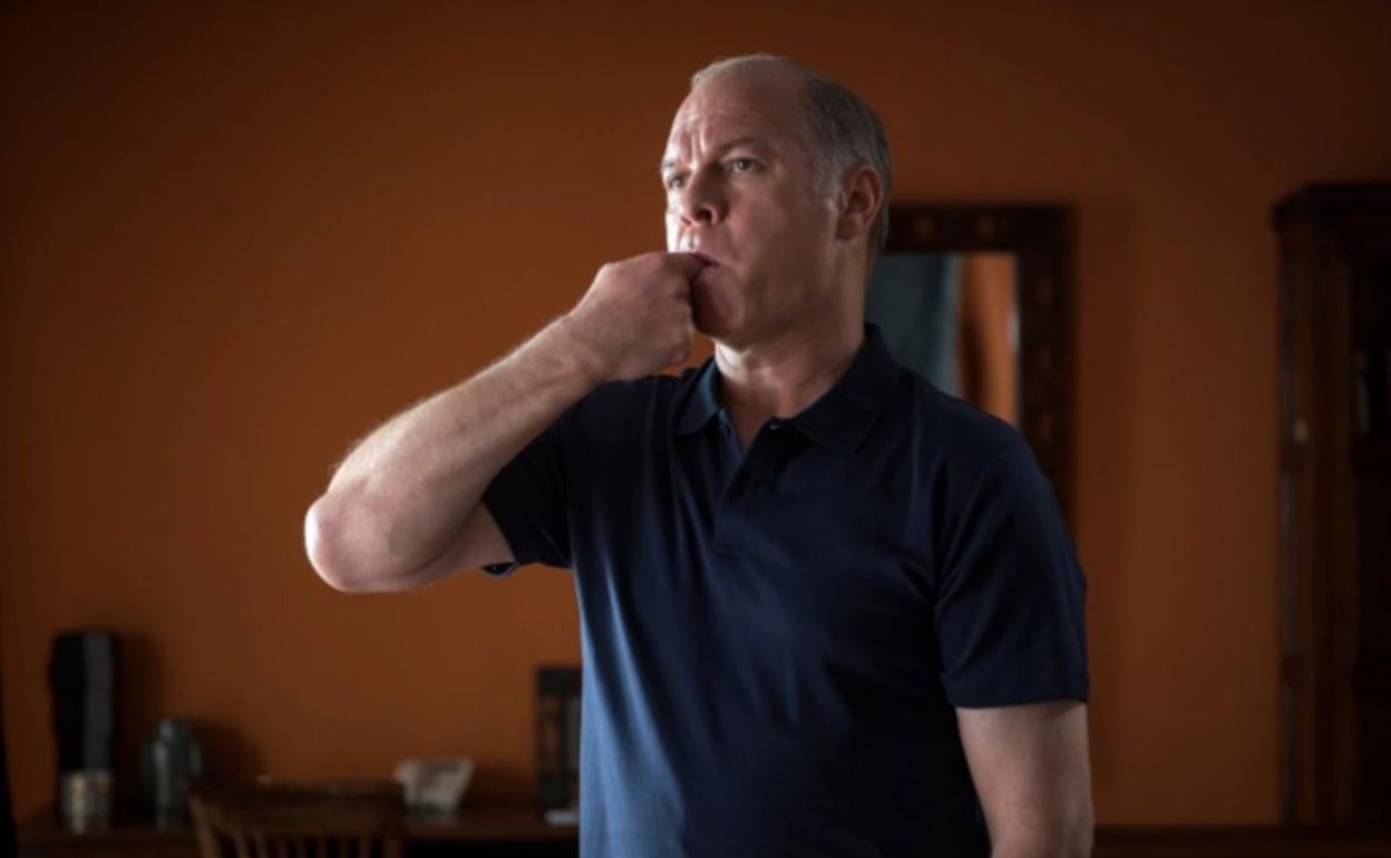  El actor Vlad Ivanov, en la piel de Cristi, practica el silbo gomero en una escena del filme.