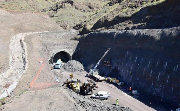 Estado de los trabajos en uno de los túneles de la nueva carretera entre Agaete y El Risco. 