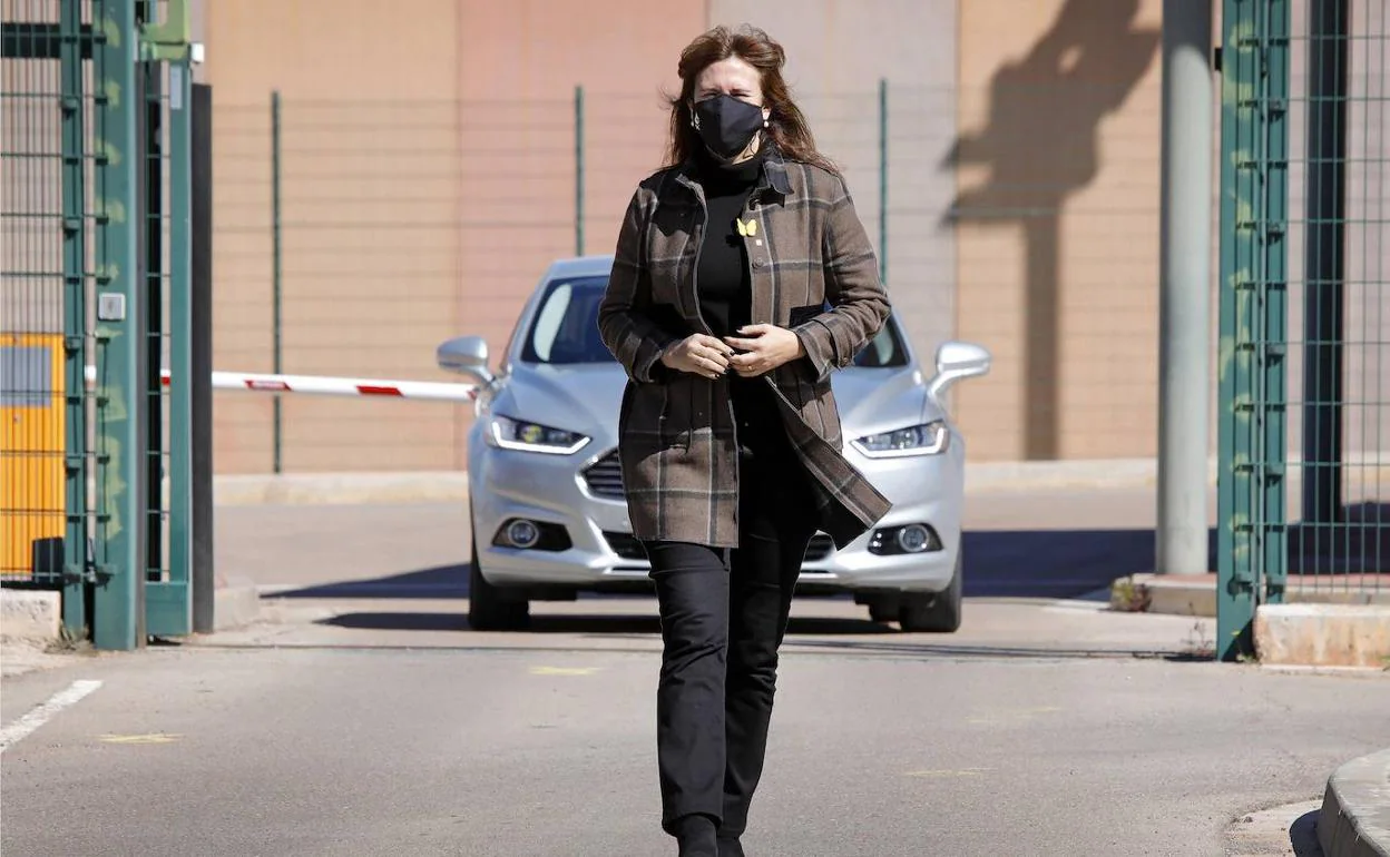 Laura Borràs estrenó este jueves su agenda institucional con una visita a los presos en Lledoners.