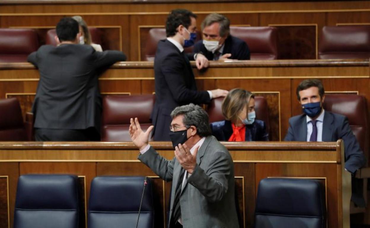 El ministro de Migraciones, José Luis Escrivá, esta semana en el Congreso de los Diputados. 