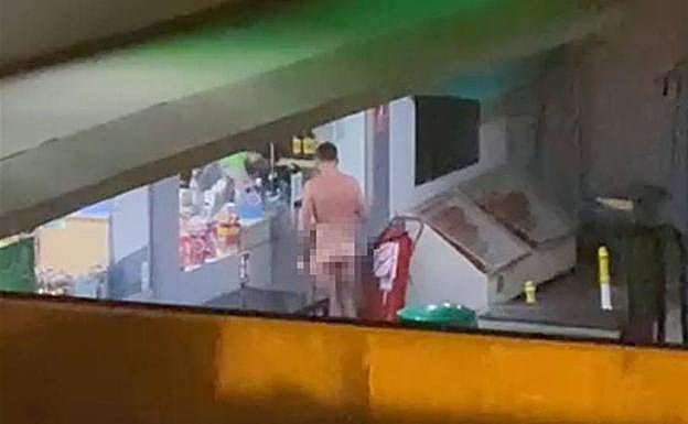 Imagen del joven en la gasolinera de Mogán. 