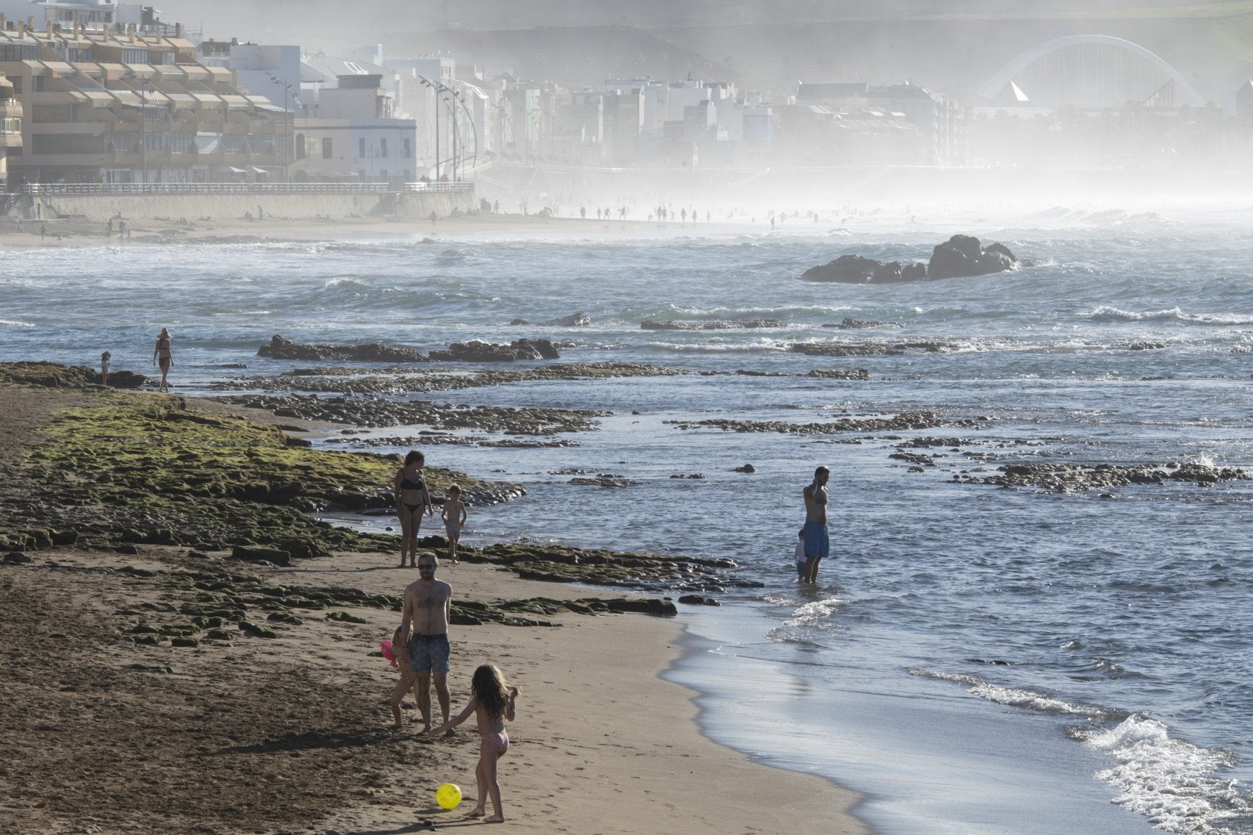 Imagen de la capitalina playa de Las Canteras. 