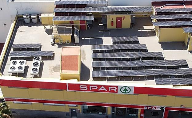 SPAR La Barranquera es una de las tiendas del grupo ejemplo de autoabastecimiento por energía solar.