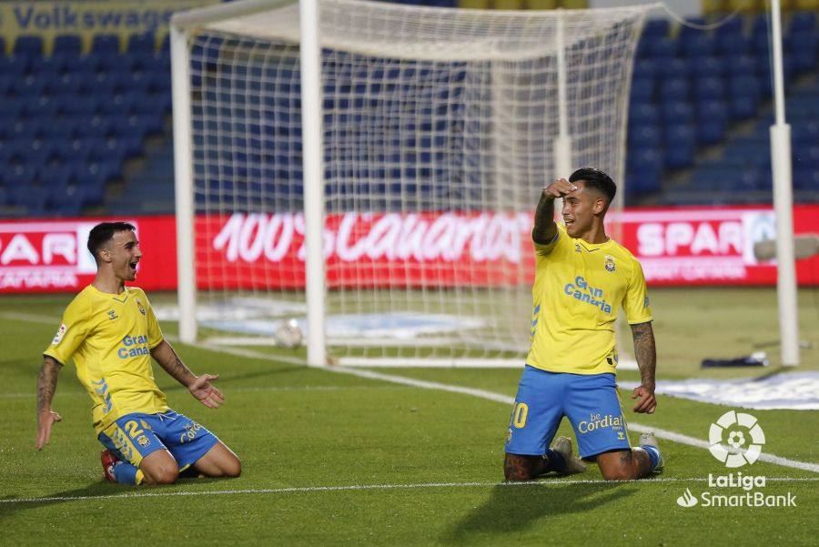 Imagen secundaria 1 - Atracón de goles y sonrisas de la UD (6-1)
