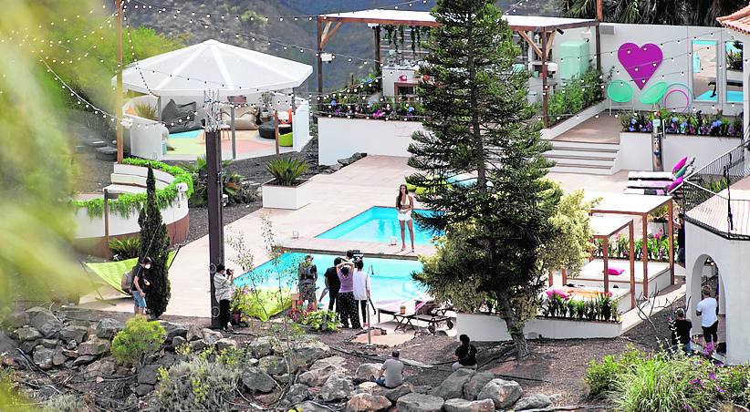 Pedroche con el equipo de rodaje. 