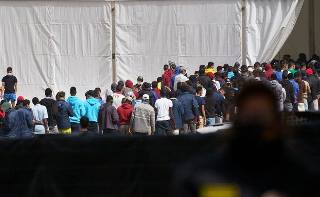 Imagen de un campamento de inmigrantes en Canarias. 