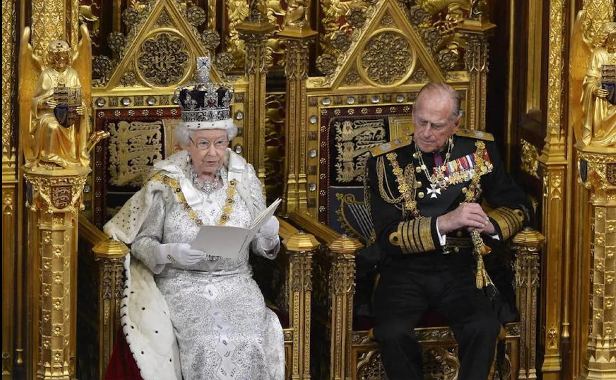 Isabel II y el duque de Edimburgo. 