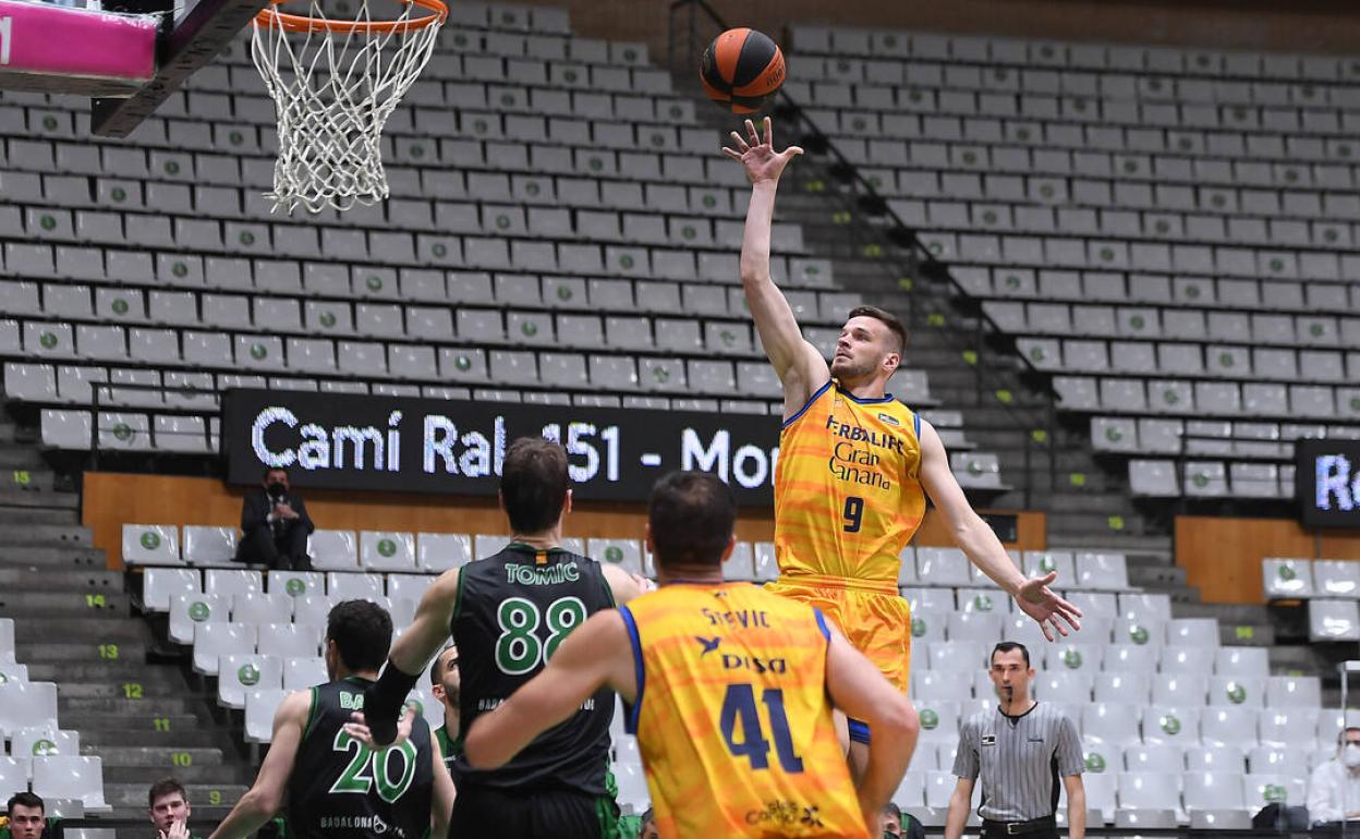 Dimsa anotó 17 puntos. 