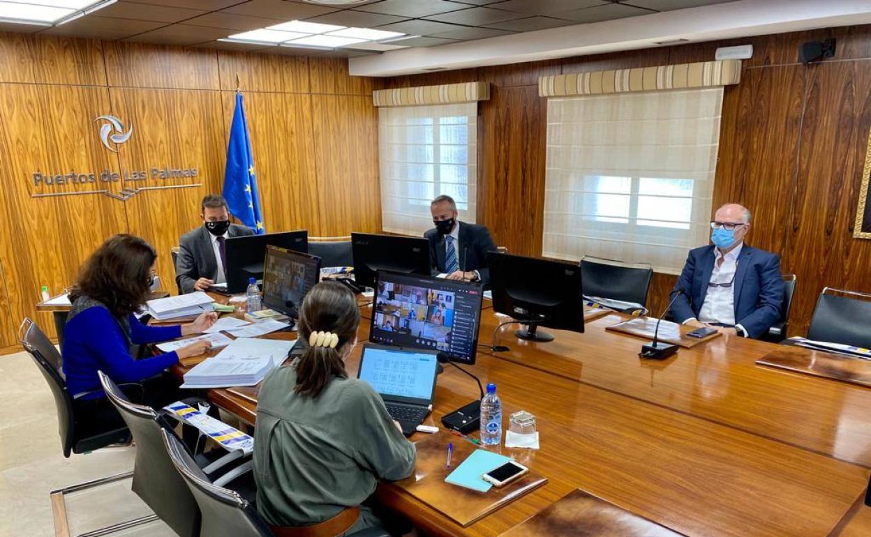 Imagen del consejo de administración de la Autoridad Portuaria de ayer. 