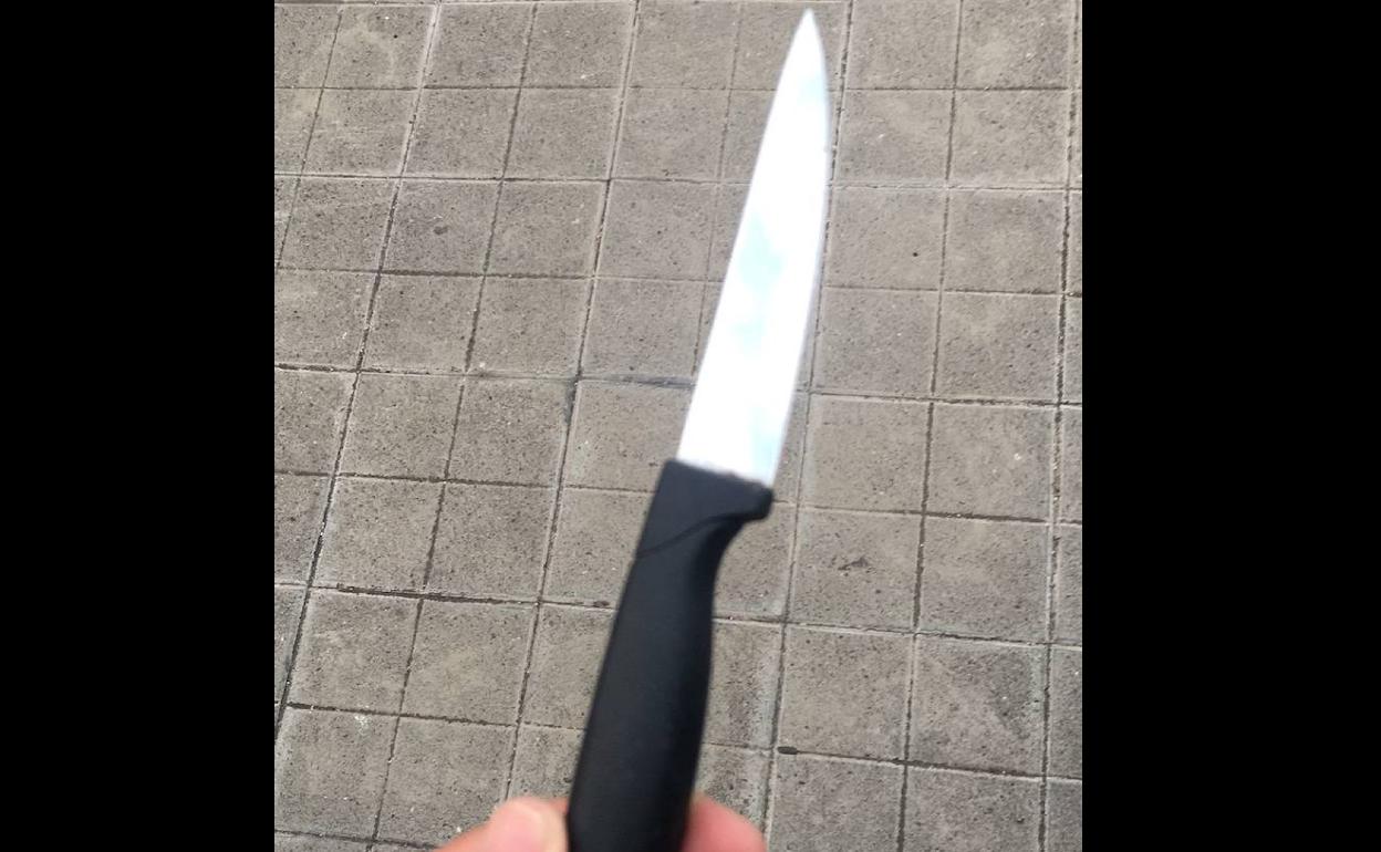 Imagen del cuchillo intervenido