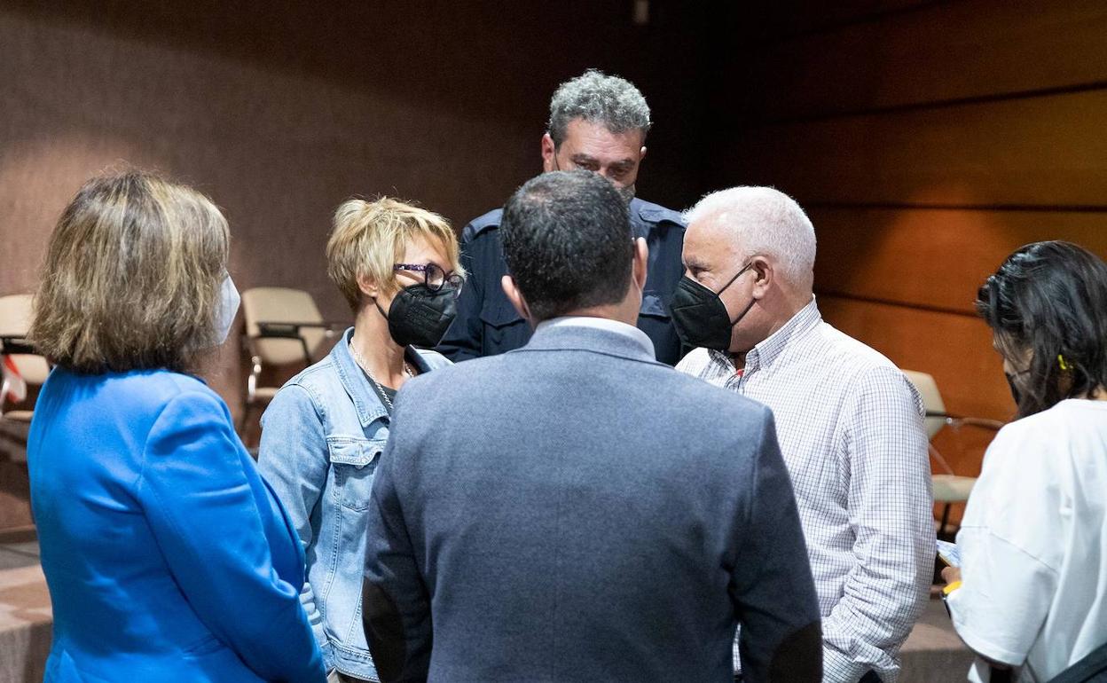 Mañez anuncia 30 millones en ayudas para los trabajadores en ERTE