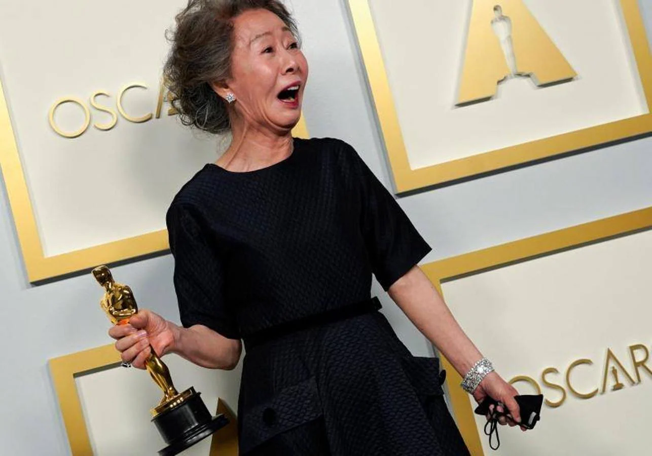 La surcoreana Youn Yuh-Jung se alzó con el premio a la Mejor Actriz de Reparto a sus 74 años por su papel en 'Minari'. 