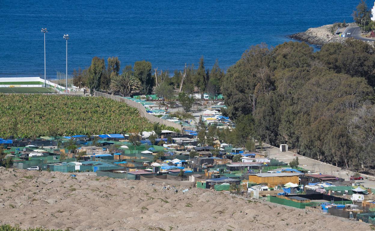 Vista del poblado de infraviviendas que ha crecido en El Pajar, en San Bartolomé de Tirajana, por la crisis económica derivada por la covid.