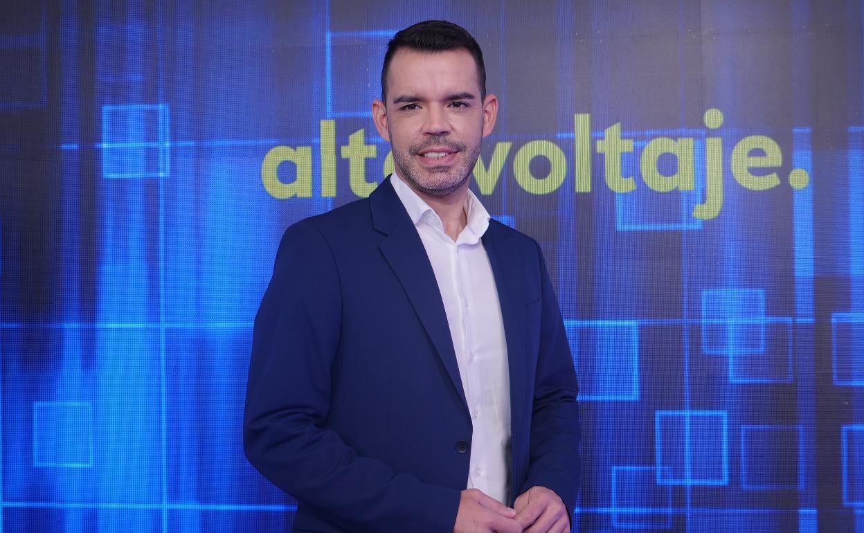 El periodista de Colpisa, José María Camarero, conduce 'Alto Voltaje'. 