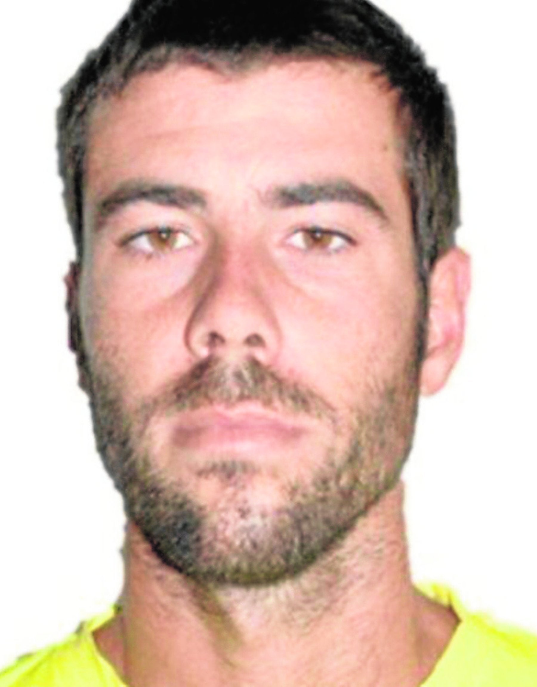 Imágenes distribuidas ayer de las niñas y el padre para buscar la colaboración ciudadana. 