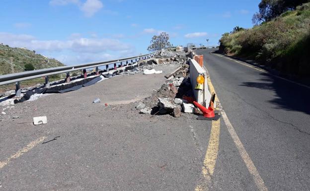 La carretera de San Roque sigue en el olvido siete años después