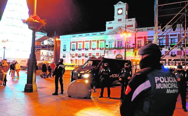 Controles de la Policia Municipal de Madrid en la Puerta del Sol.