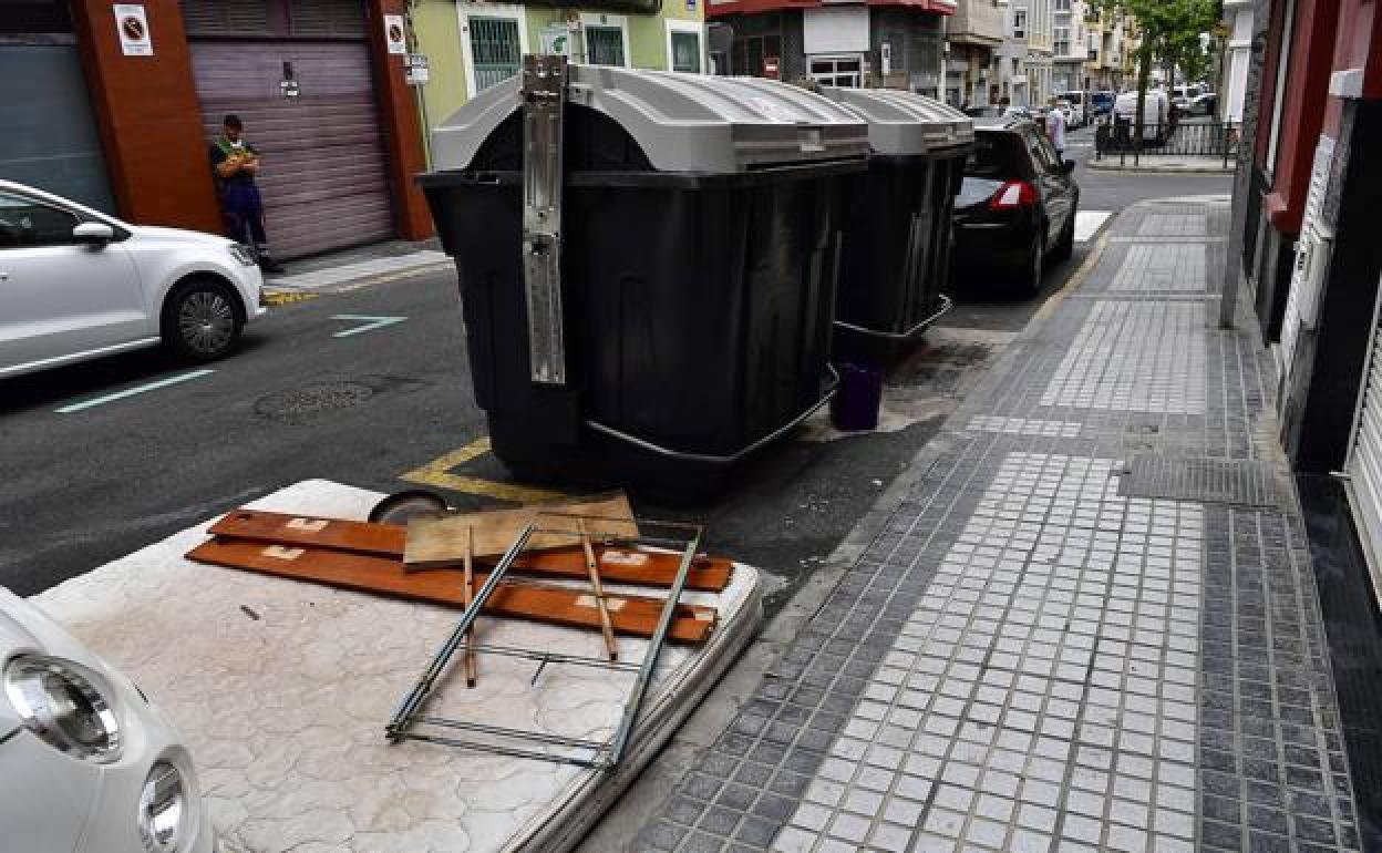 Contenedores de basura orgánica en la capital grancanaria. 