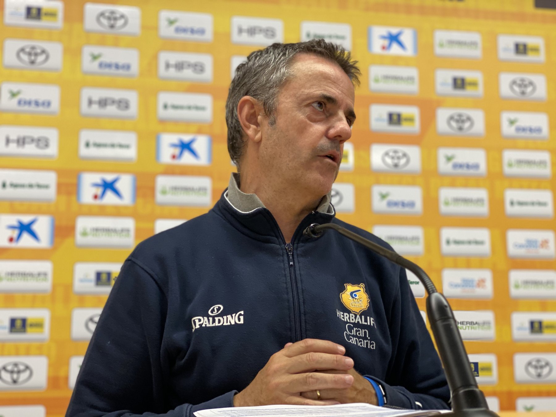 El entrenador del Herbalife Gran Canaria, Porfi Fisac, atendió ayer a los medios de comunicación de forma telemática en el Arena. 