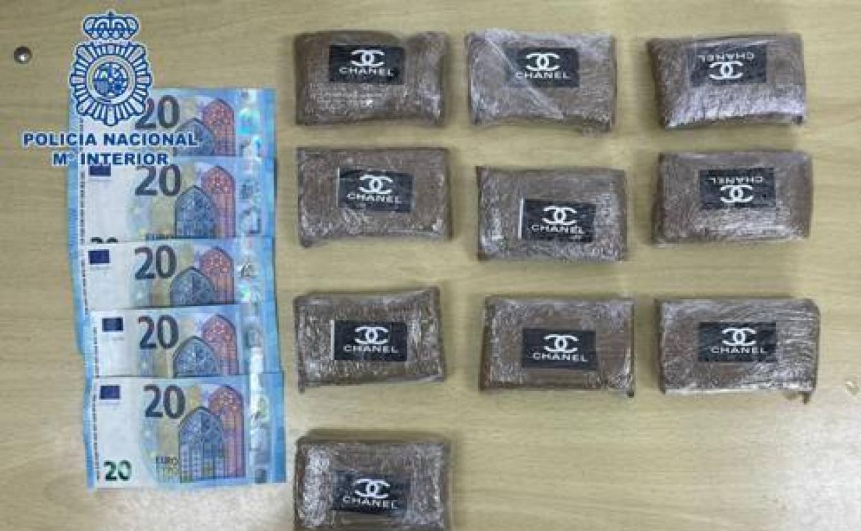Pillado con 10 piezas de hachís en La Isleta