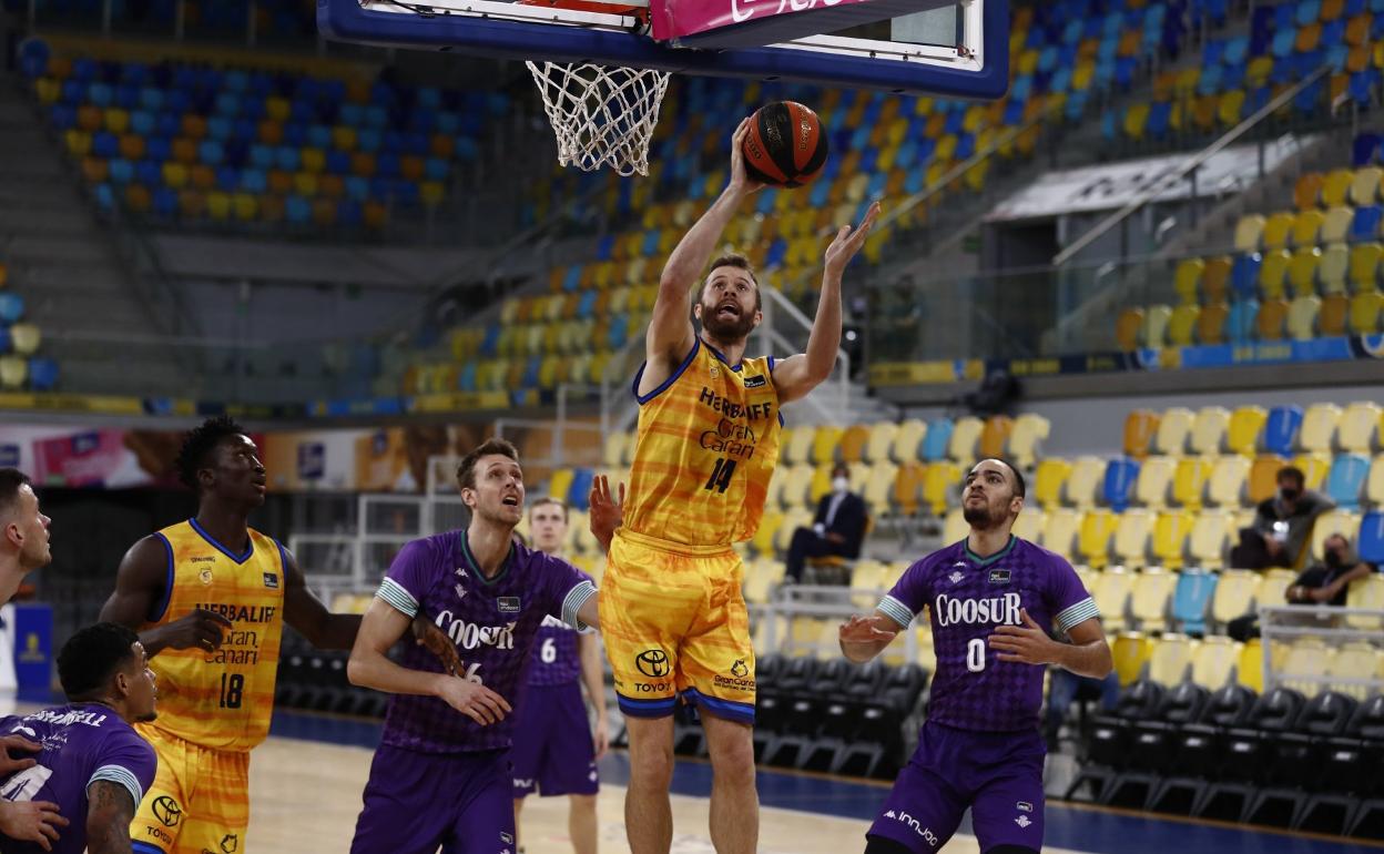 La imagen corresponde al encuentro de la ida, donde los amarillos ganaba 78-54. 