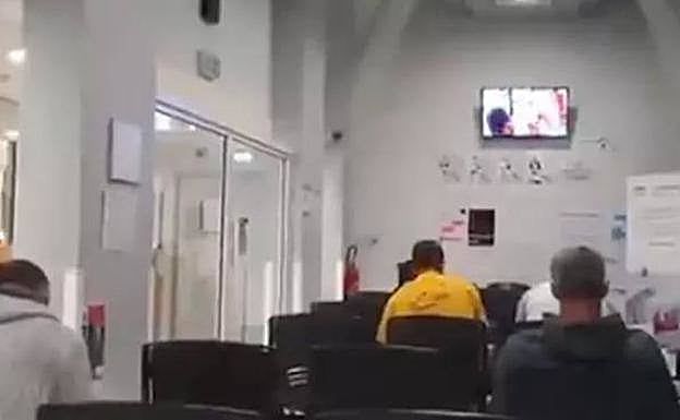 Una película porno se cuela por error en las salas de un hospital de Baiona