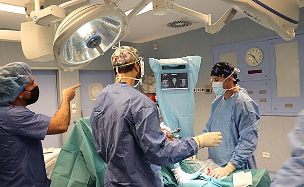 Hospitales Universitarios San Roque referente en el uso y formación del nuevo sistema de navegación para prótesis derodillas