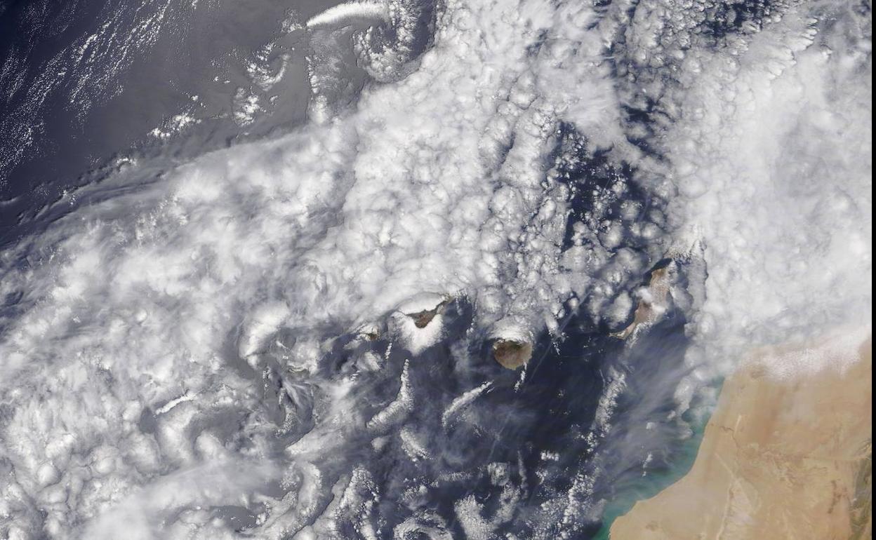 Las islas este jueves vistas desde un satélite de la NASA