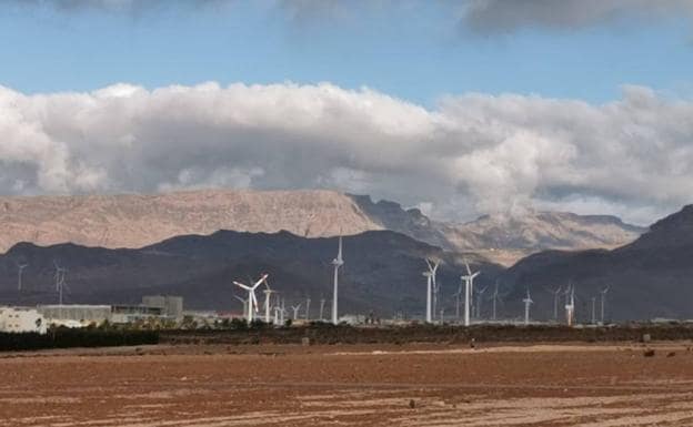 Viernes de nubes y claros en Canarias con posibles lluvias débiles
