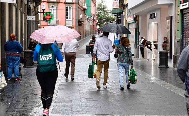 Canarias arranca una semana de calor, calima y tormentas aisladas