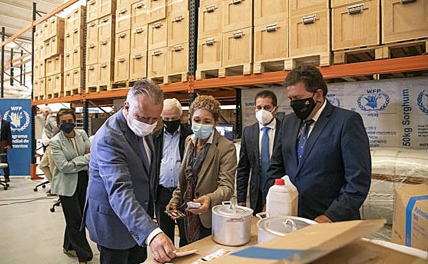 Torres celebra la prórroga de un año del Programa Mundial de Alimentos en el Puerto de la Luz