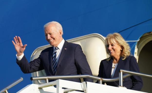 Joe y Jill Biden, a su llegada este miércoles a Reino Unido. 