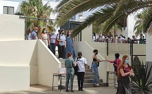 Imagen principal - 126 estudiantes con necesidades especiales realizan la EBAU en la ULPGC