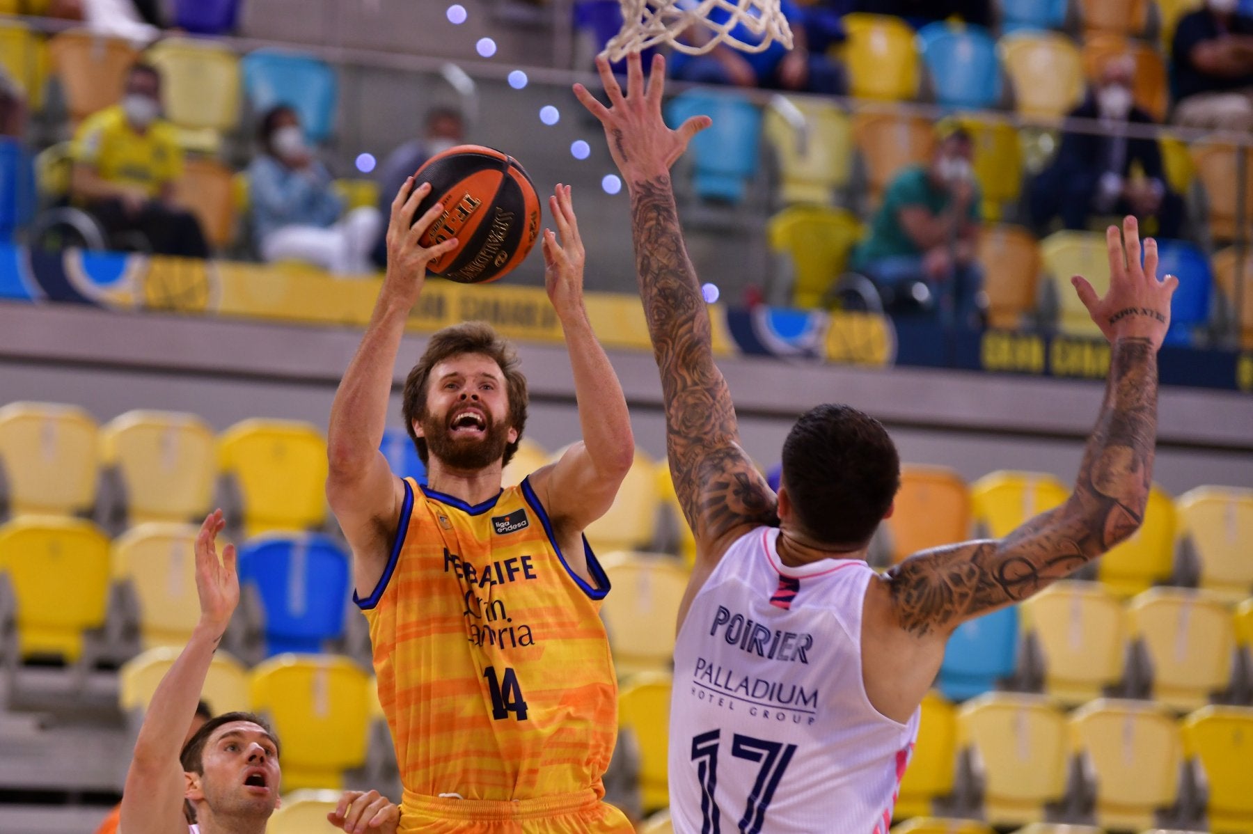Shurna lanza en el partido ante el Madrid. 