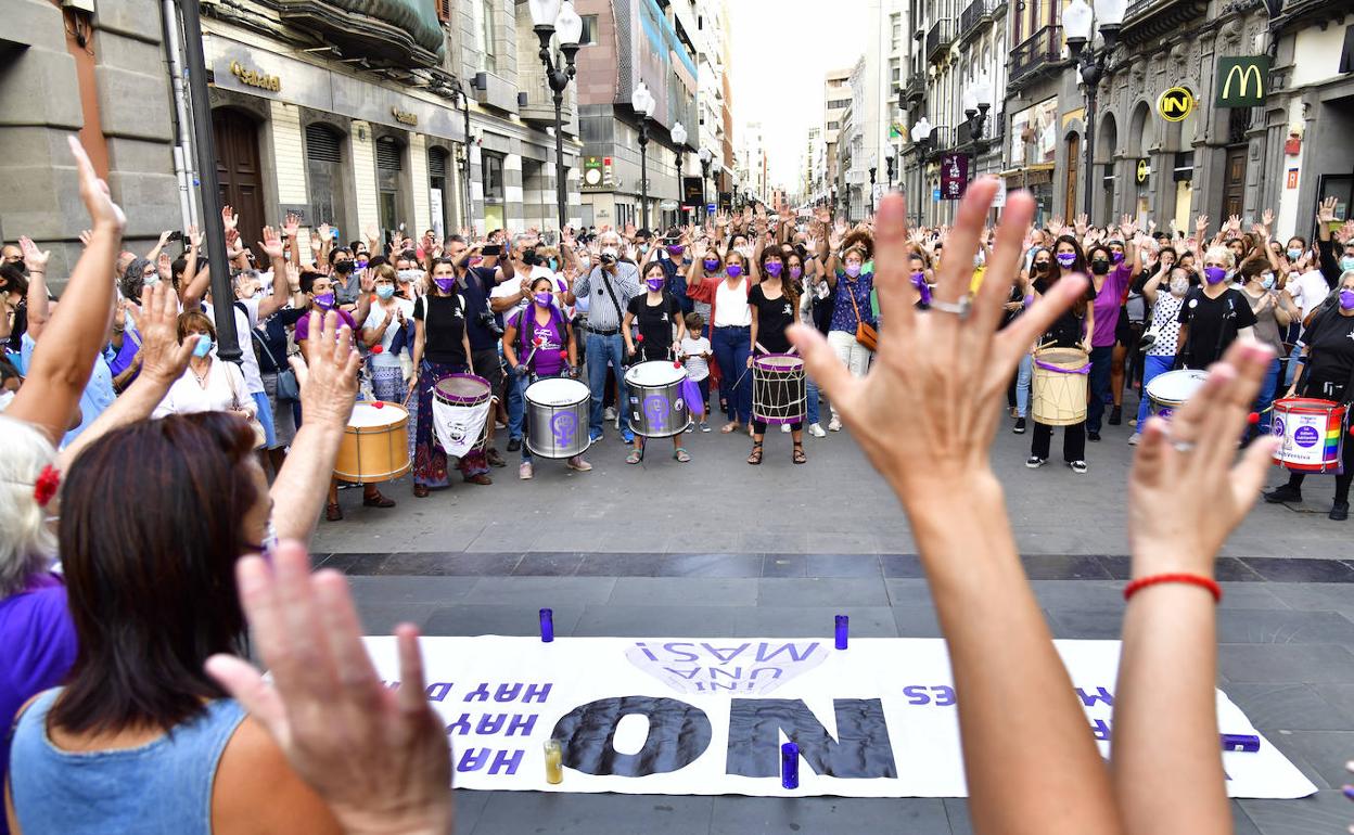 Imagen de la protesta por el asesinato machista de las niñas Anna y Olivia en Tenerife.