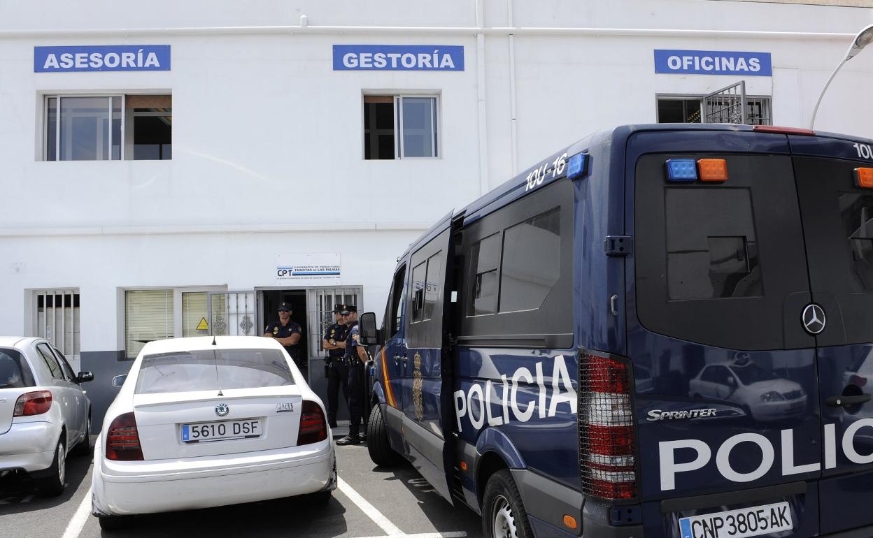 Registro policial en el marco de una operación contra supuestos floteros realizado en 2013. 