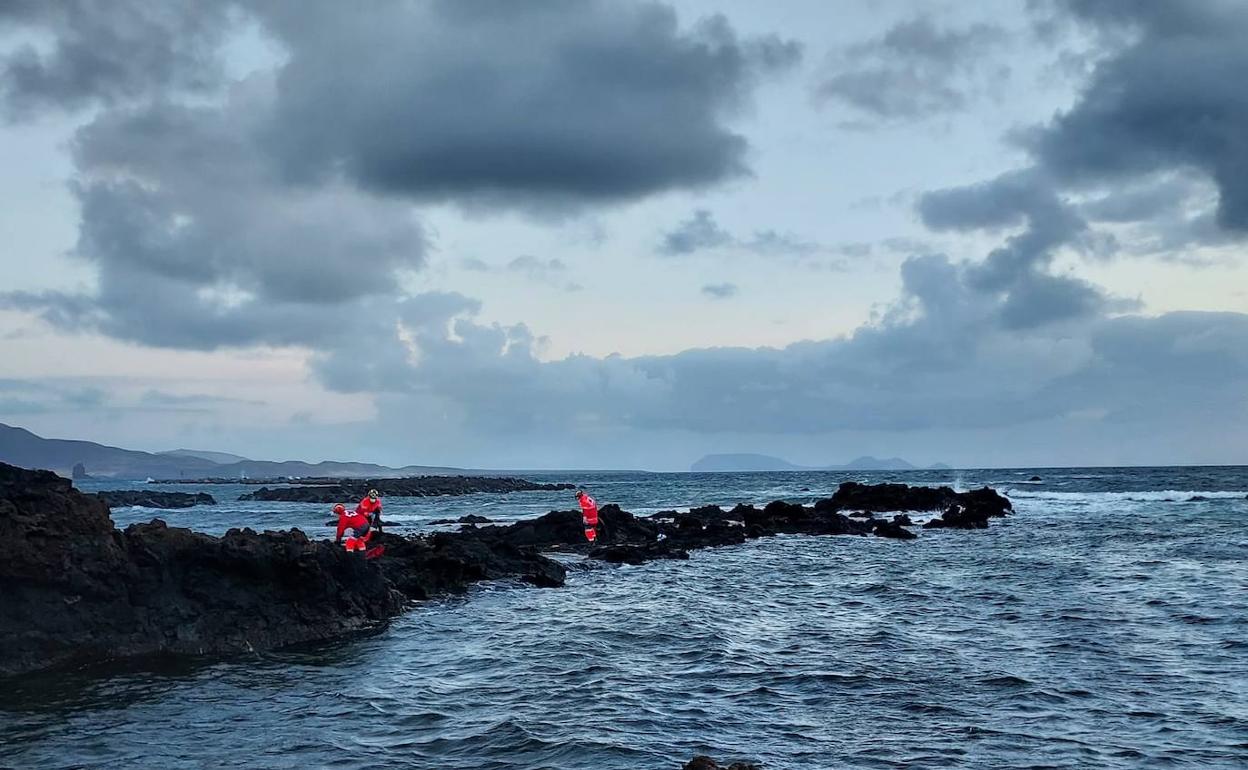 El mal tiempo complica la búsqueda de desaparecidos en naufragio de Órzola