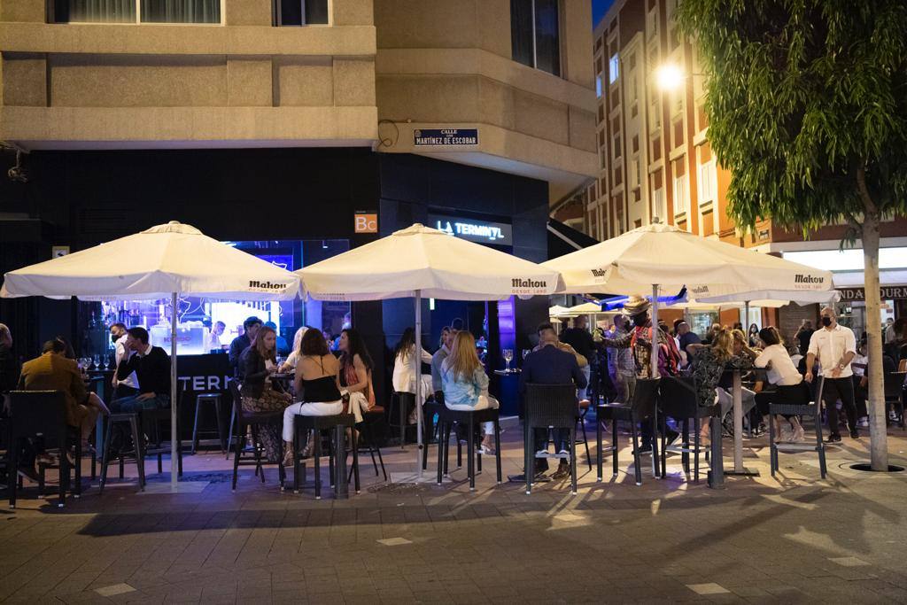 Fotos: Así vive la capital grancanaria el nuevo horario del cierre nocturno